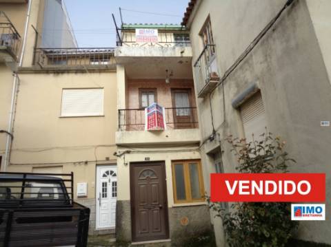 VENDIDO - Moradia no Centro de Silvares