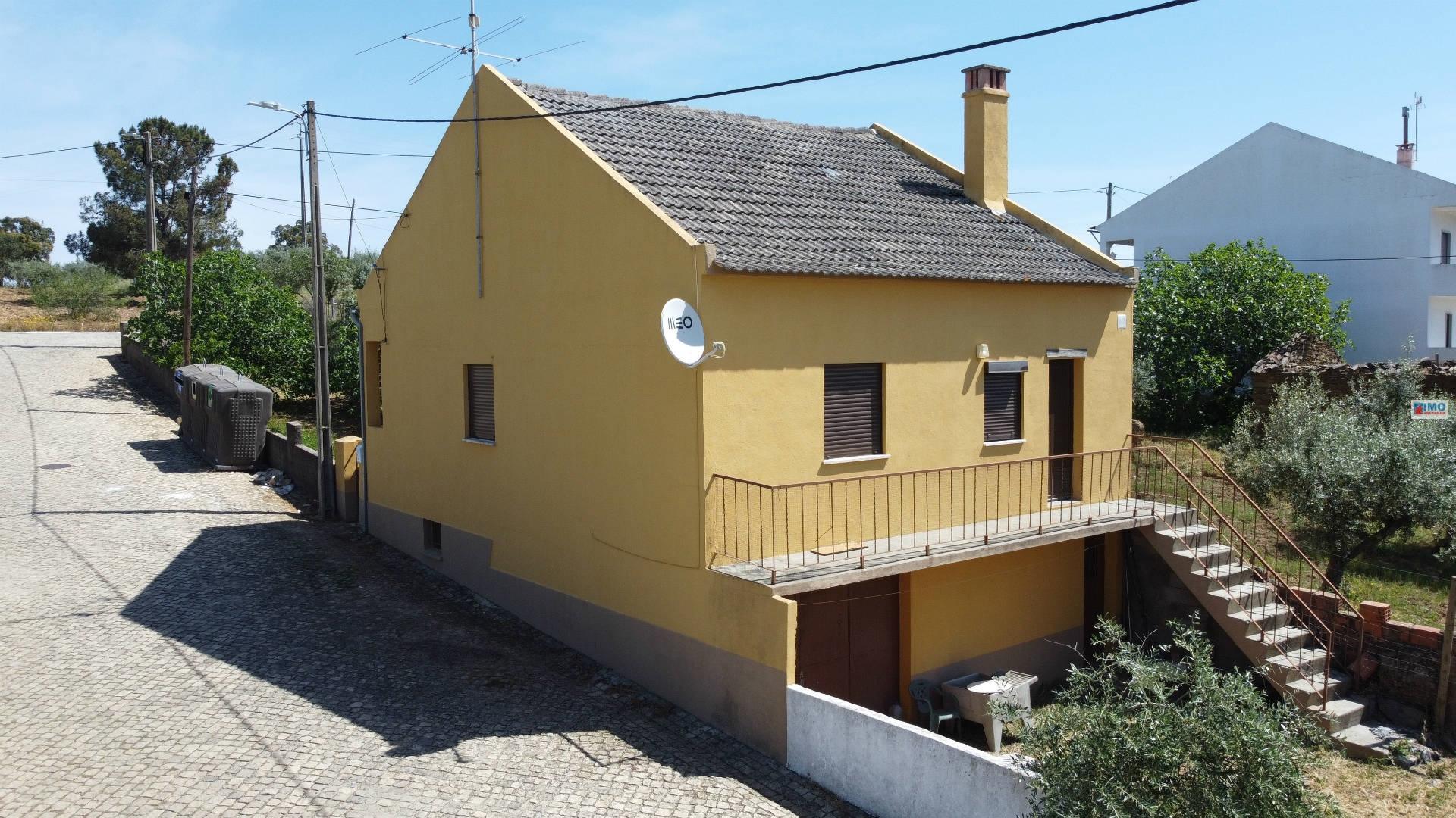 Moradia com quintal e garagem - Malpica do Tejo