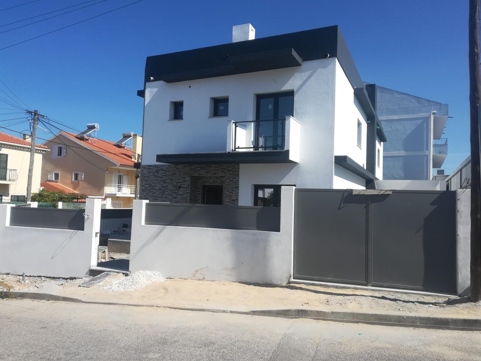 Moradia V3 duplex - NOVA - Redondos, Fernão Ferro