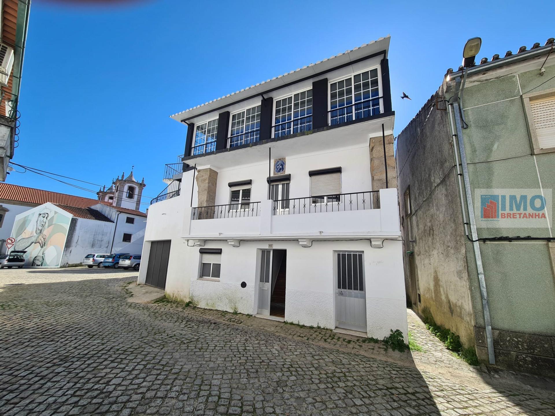 Moradia V3 c/ garagem e terraço - Alcains