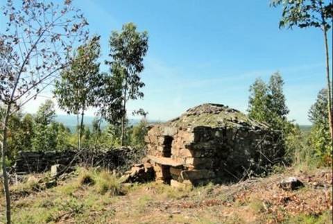 Quinta em Belgais c/  área de construção