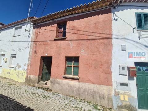 Moradia c/ Quintal p/ Renovar - Maxiais