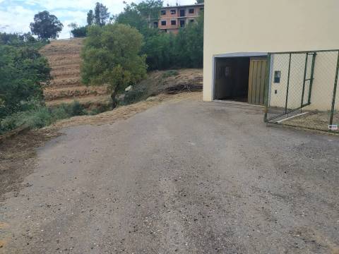 Garagem / Armazém - Dominiguiso