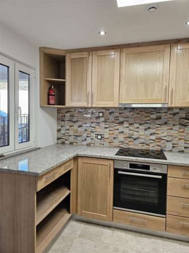 Moradia c/ 3 Apartamentos (T1, T2, T3) - Cortes do Meio