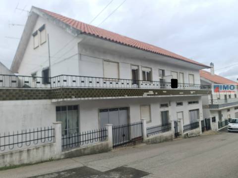 Prédio c/ 6 Apartamentos -  Penamacor