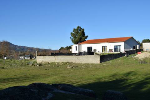 RESERVADO - Quinta c/ Moradia V3 - Malpique
