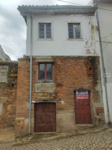 Moradia p/ Restaurar - Casegas