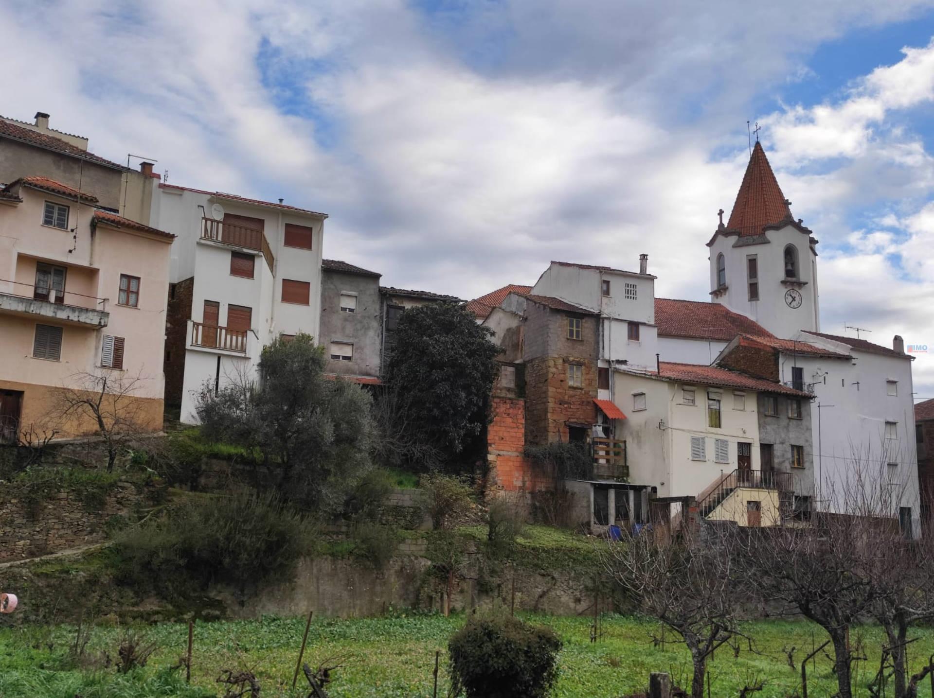 Moradia p/ Restaurar - Casegas