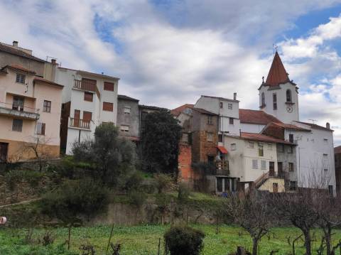 Moradia p/ Restaurar - Casegas