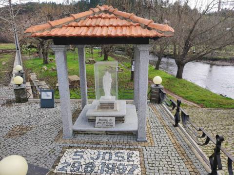 Moradia p/ Restaurar - Casegas