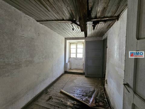 Moradia p/ Recuperar - Centro da Cidade junto ao Banco de Portugal