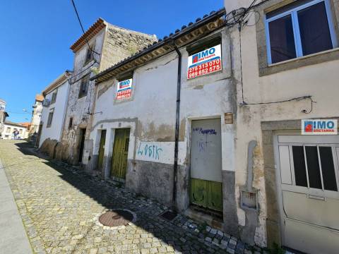 Moradia p/ Recuperar - Centro da Cidade junto ao Banco de Portugal