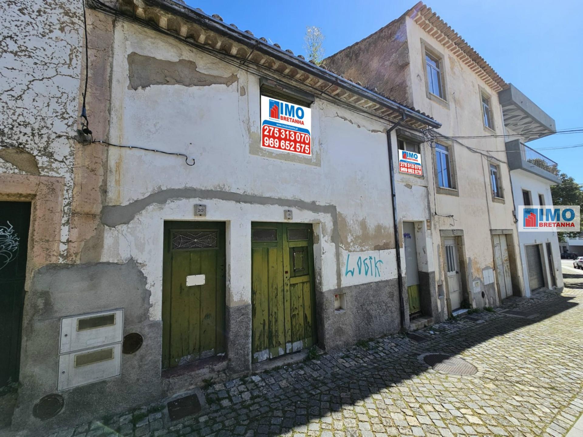 Moradia p/ Recuperar - Centro da Cidade junto ao Banco de Portugal