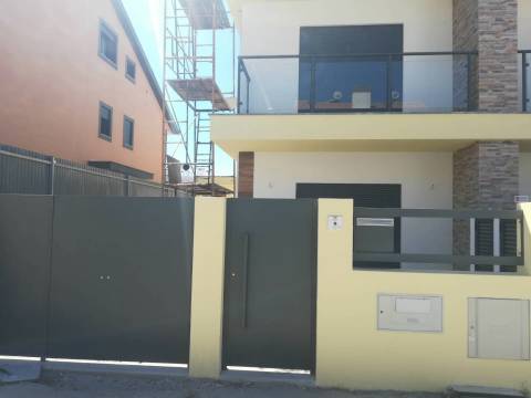 Moradia T3 duplex - NOVA - Fernão Ferro - Redondos