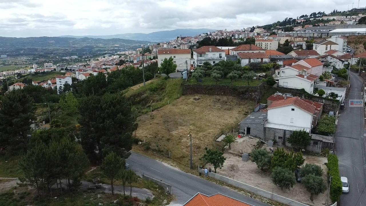 Terreno c/ Viabilidade de Construção - Lameirão