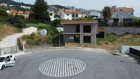 Moradia V4 em Construção - Covilhã