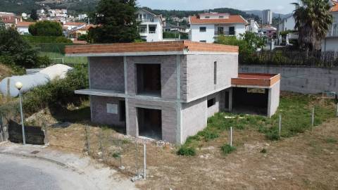 Moradia V4 em Construção - Covilhã