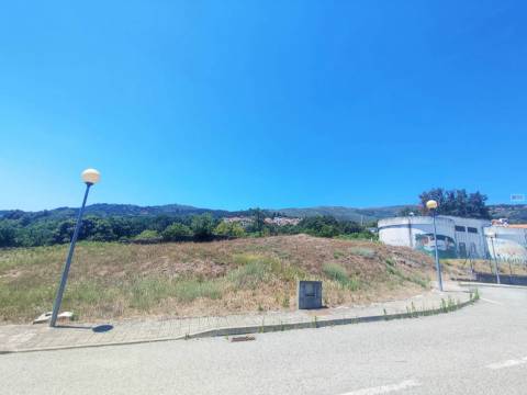 Lote de Terreno p/ Construção - Entrada da Cidade