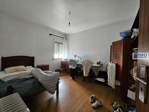 Apartamento T3, transformado em 5 quartos S. Martinho do Bispo-Coimbra com garagem fechada