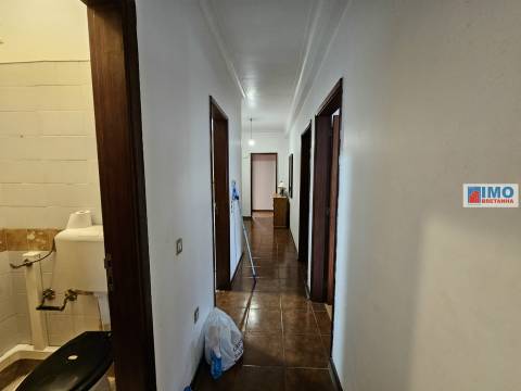 Apartamento T3, transformado em 5 quartos S. Martinho do Bispo-Coimbra com garagem fechada