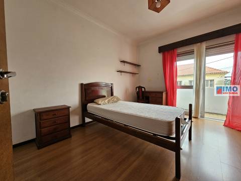 Apartamento T3, transformado em 5 quartos S. Martinho do Bispo-Coimbra com garagem fechada