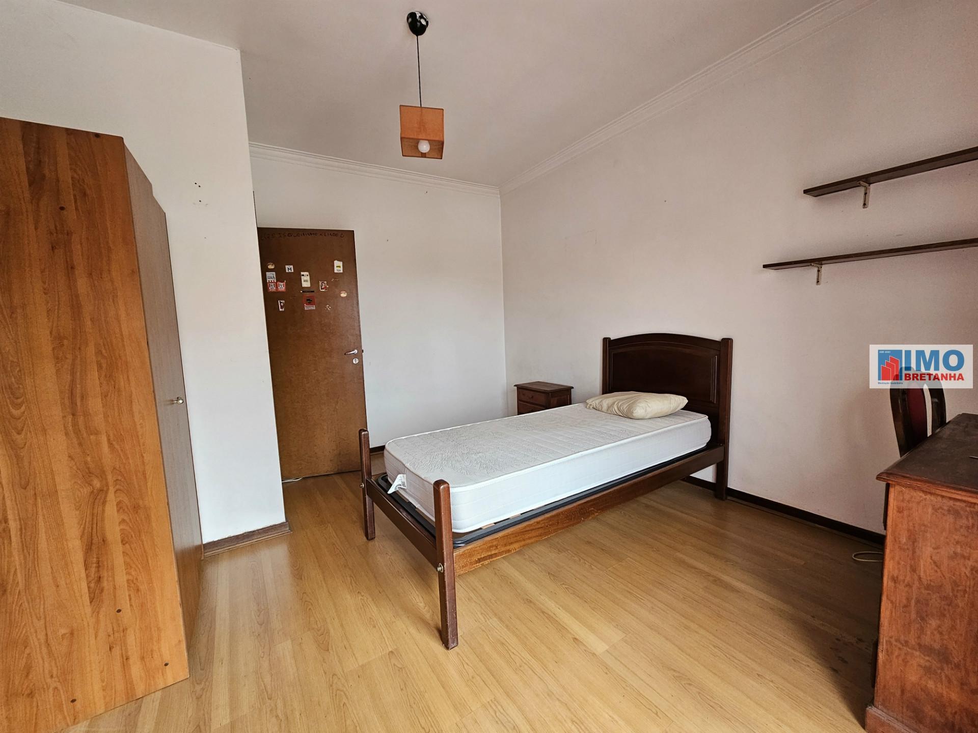 Apartamento T3, transformado em 5 quartos S. Martinho do Bispo-Coimbra com garagem fechada