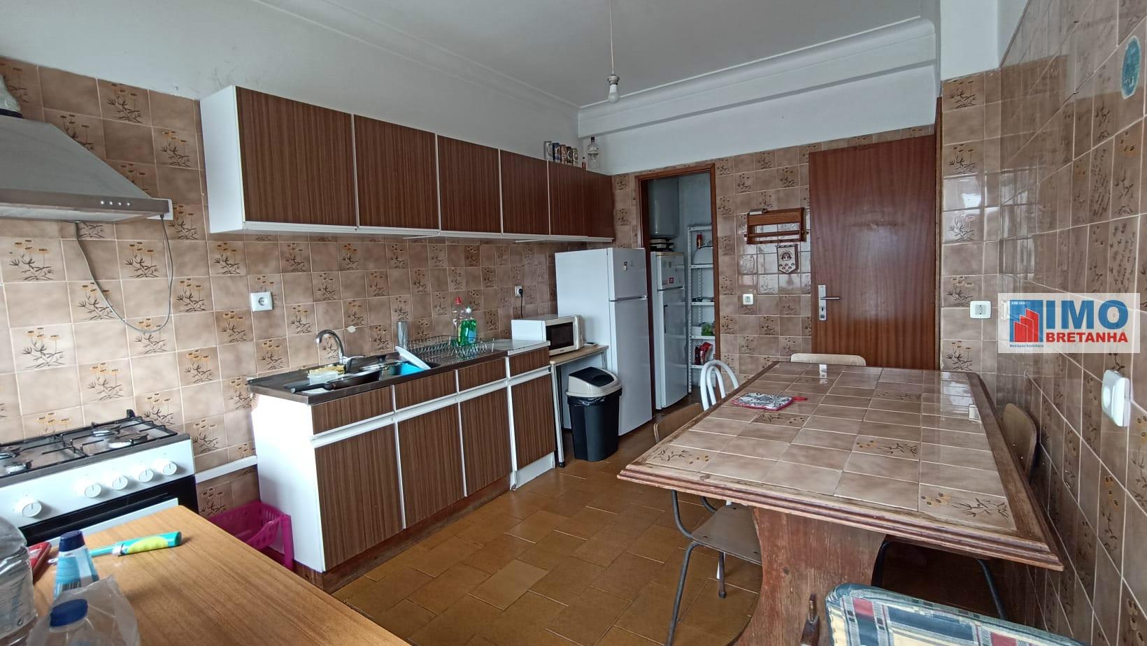 Apartamento T3, transformado em 5 quartos S. Martinho do Bispo-Coimbra com garagem fechada