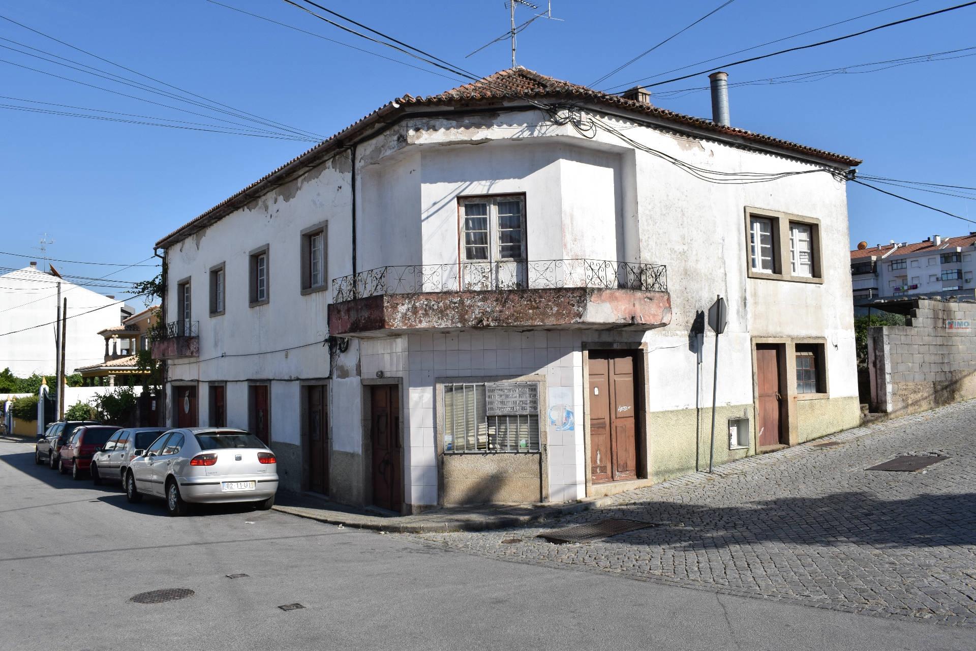 5 Moradias p/ Renovar e Terreno - Centro de Castelo Branco