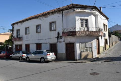 5 Moradias p/ Renovar e Terreno - Centro de Castelo Branco