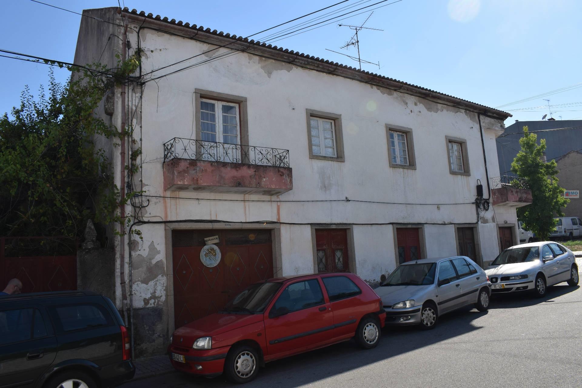 5 Moradias p/ Renovar e Terreno - Centro de Castelo Branco