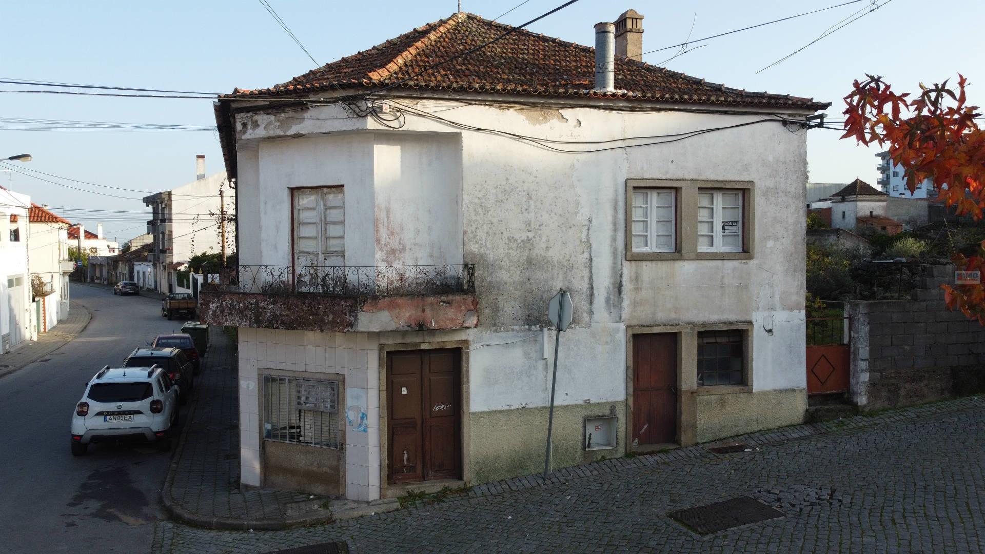5 Moradias p/ Renovar e Terreno - Centro de Castelo Branco