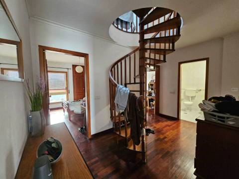 T2+3 Duplex - 5 quartos - Bairro Norton Matos - Coimbra