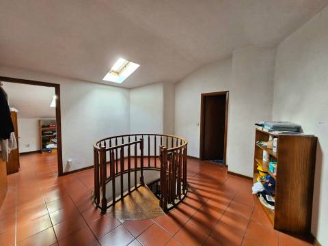 T2+3 Duplex - 5 quartos - Bairro Norton Matos - Coimbra
