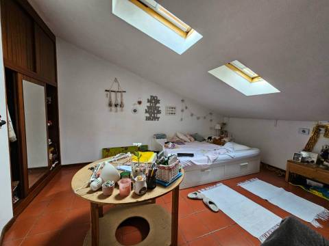 T2+3 Duplex - 5 quartos - Bairro Norton Matos - Coimbra