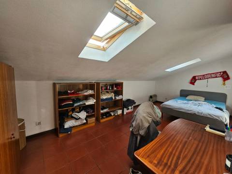 T2+3 Duplex - 5 quartos - Bairro Norton Matos - Coimbra