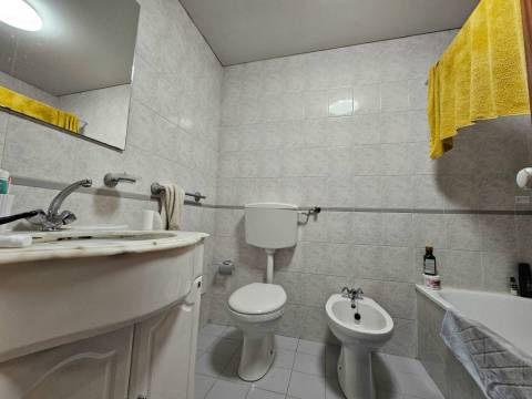 T2+3 Duplex - 5 quartos - Bairro Norton Matos - Coimbra