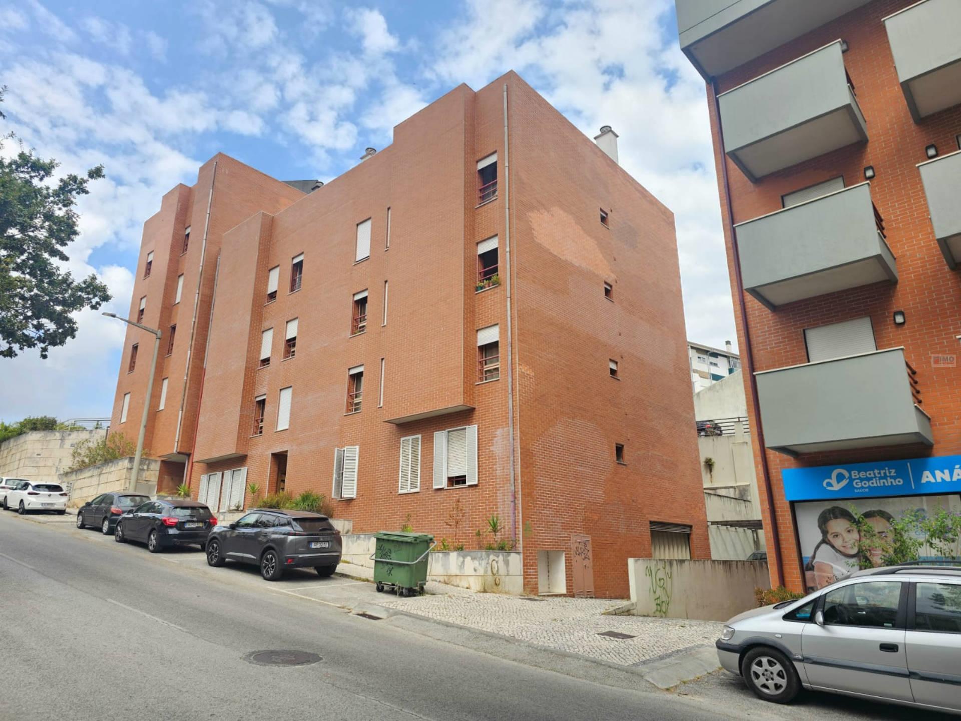 T2+3 Duplex - 5 quartos - Bairro Norton Matos - Coimbra