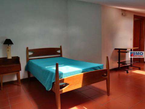 T2+3 Duplex - 5 quartos - Bairro Norton Matos - Coimbra