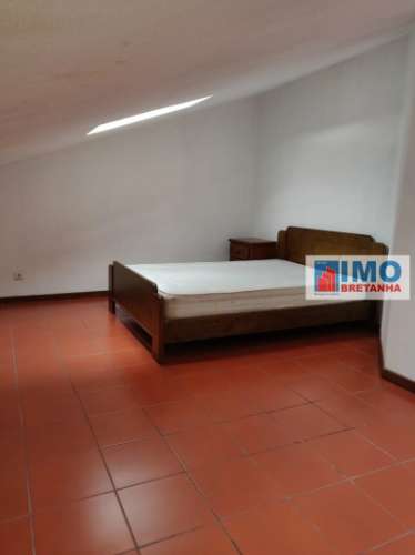 T2+3 Duplex - 5 quartos - Bairro Norton Matos - Coimbra