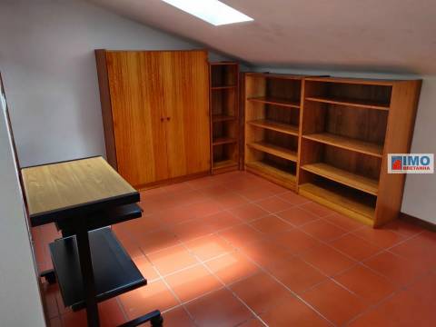 T2+3 Duplex - 5 quartos - Bairro Norton Matos - Coimbra