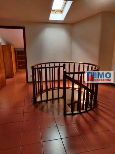 T2+3 Duplex - 5 quartos - Bairro Norton Matos - Coimbra