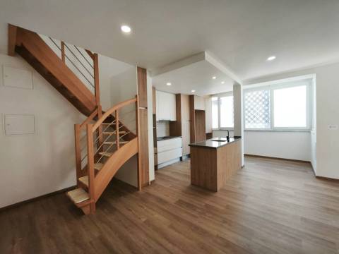 T3+2 Duplex - Bairro Norton de Matos