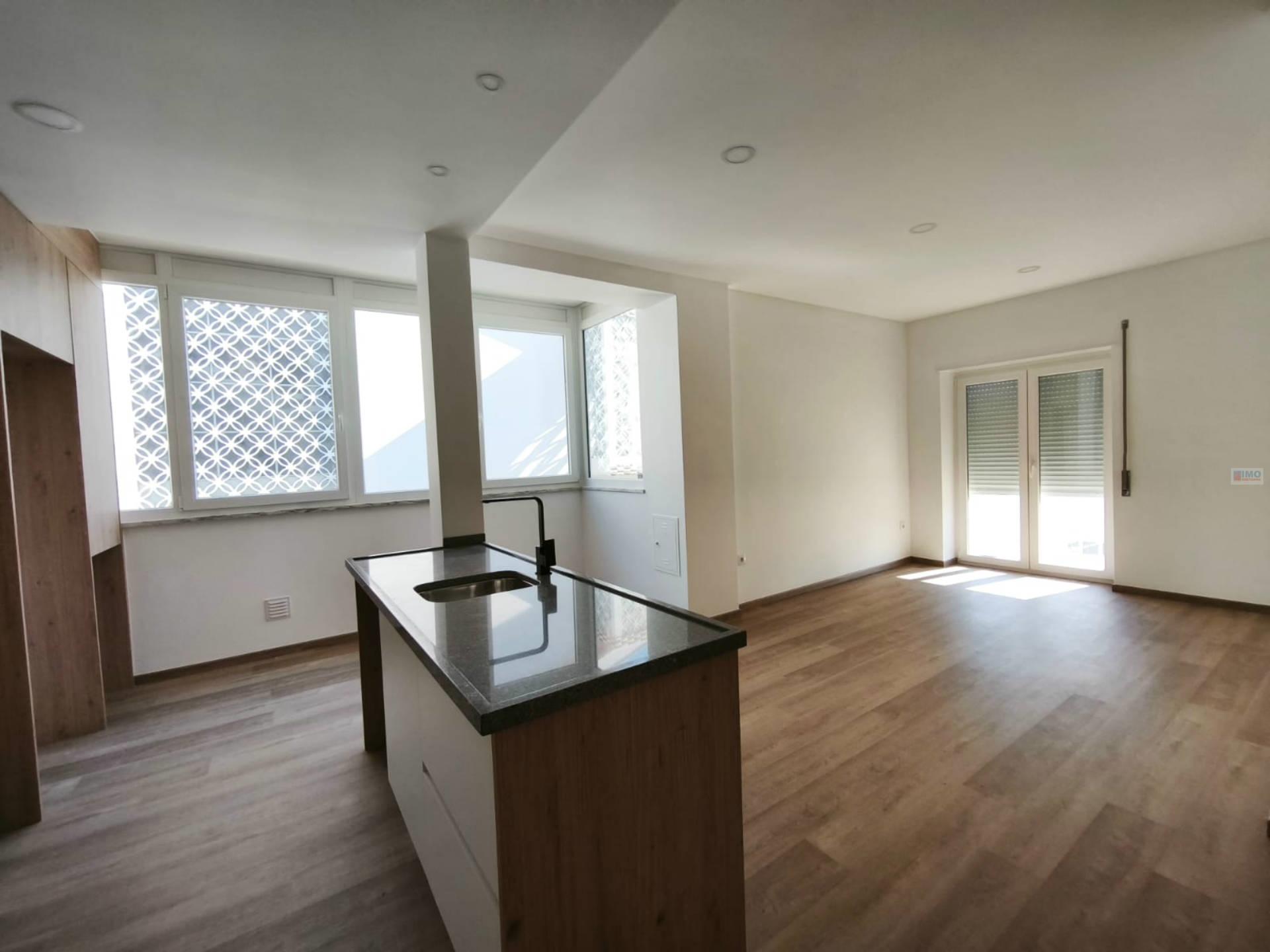 T3+2 Duplex - Bairro Norton de Matos