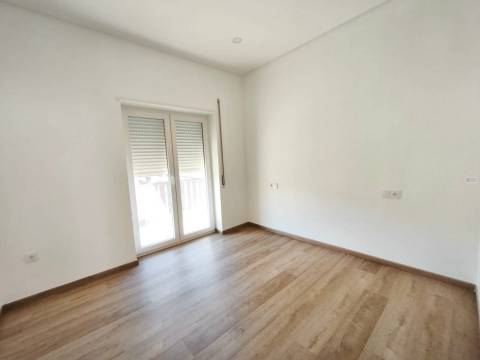 T3+2 Duplex - Bairro Norton de Matos