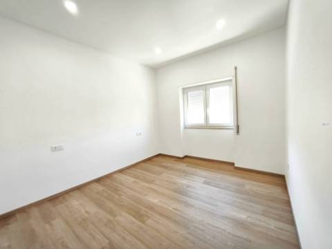 T3+2 Duplex - Bairro Norton de Matos