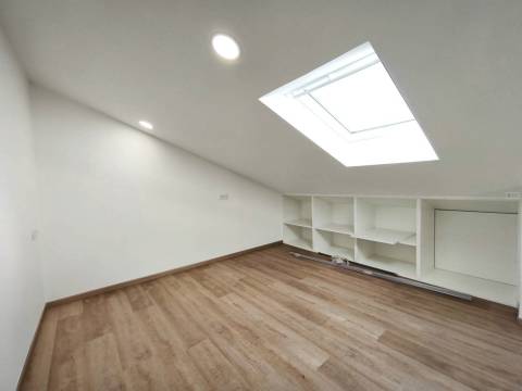 T3+2 Duplex - Bairro Norton de Matos