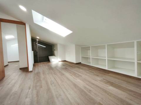 T3+2 Duplex - Bairro Norton de Matos