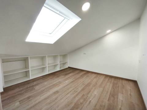 T3+2 Duplex - Bairro Norton de Matos