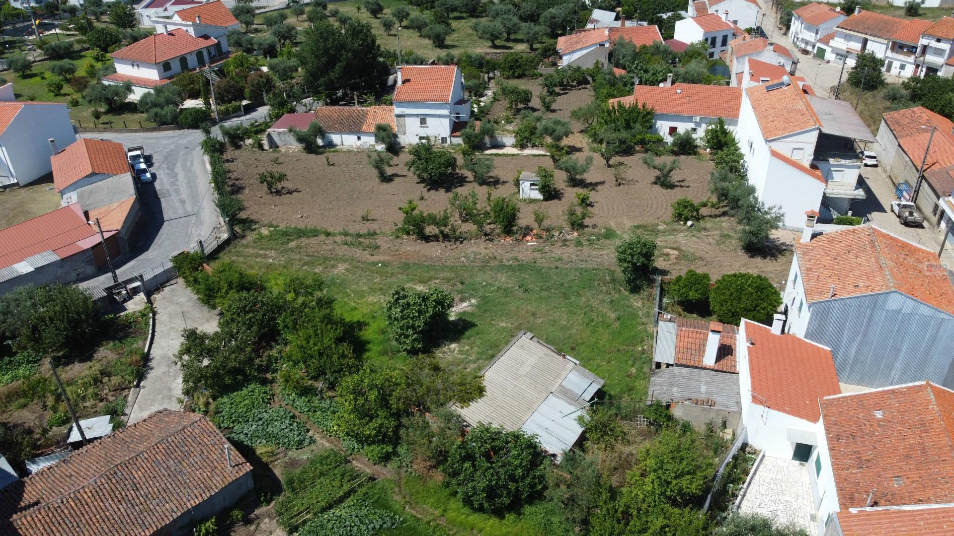 Moradia V2 c/ Terreno - Ladoeiro