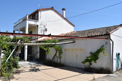 Moradia V2 c/ Terreno - Ladoeiro